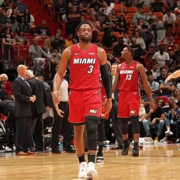 帕克：齐尔克泽远不及谢什科，德利赫特已成英超最佳后卫之一（帕克：齐尔克泽难与谢什科相提并论，德利赫特已跻身英超顶级后卫之列）