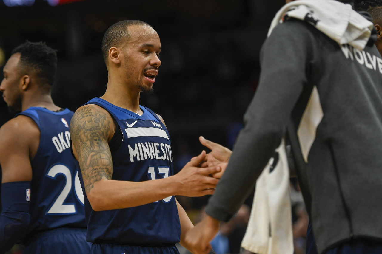 独自带队！马克西半场12中7贡献17分2助攻（马克西半场12投7中砍下17分2助，单核撑起球队）