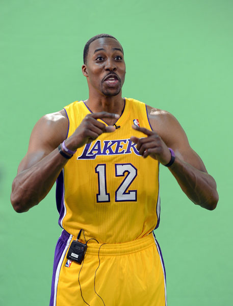 山东篮球名宿纪民尚连中62记罚球展现扎实基本功（山东篮坛名宿纪民尚罚球62连中，扎实基本功尽显）