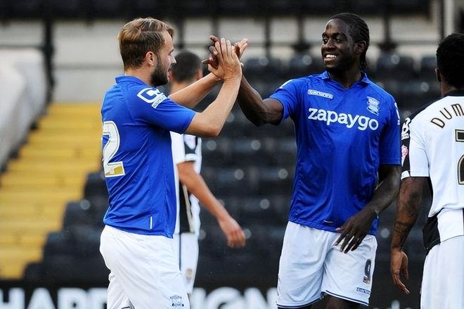 看台嘘声不断，不是因为输球（看台嘘声此起彼伏，原因不在输球）