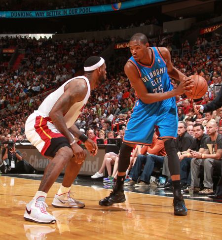 西甲与球员协会将再次会谈，特巴斯未放弃未来继续推行海外赛（西甲与球员工会将再议，特巴斯仍坚持未来推动海外赛）