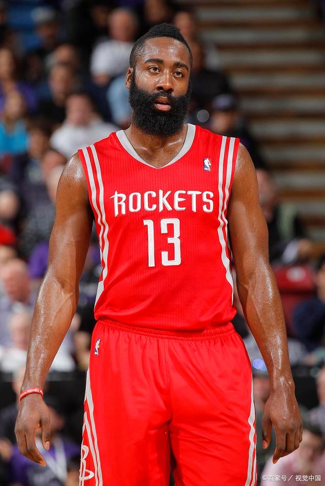 国安球员列队欢迎两位久违强援入队，中超金靴意外领衔，值得期待（国安全队列队迎两大强援回归，中超金靴压阵，前景可期）