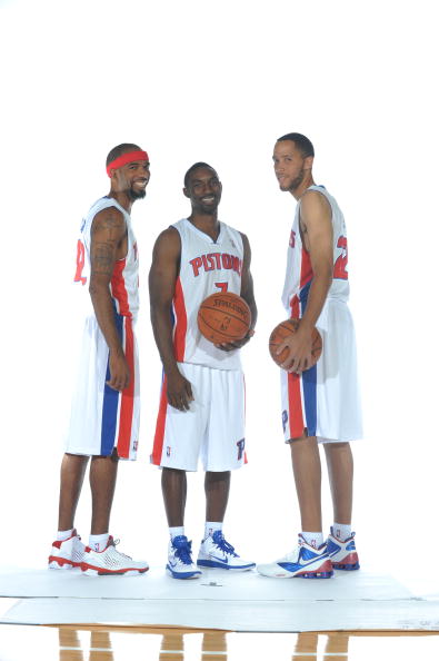 洛杉矶快船以131-116击败黄蜂，哈登55分创队史新高，成为NBA第四位得分超55分的球员，表现惊艳。（快船131-116力克黄蜂，哈登轰55分刷新队史纪录，成NBA史上第4位55+得分者，表现惊艳）